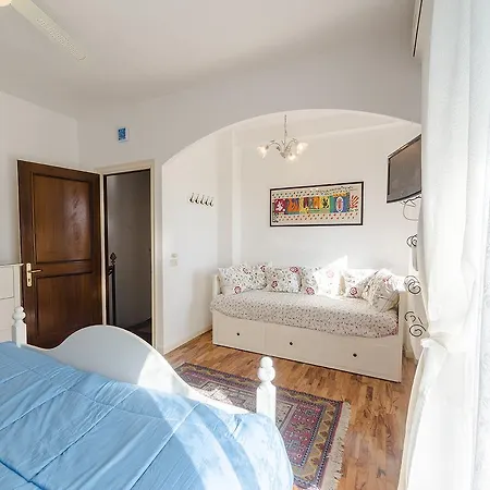 Casale Dell'insugherata Couette-café Rome