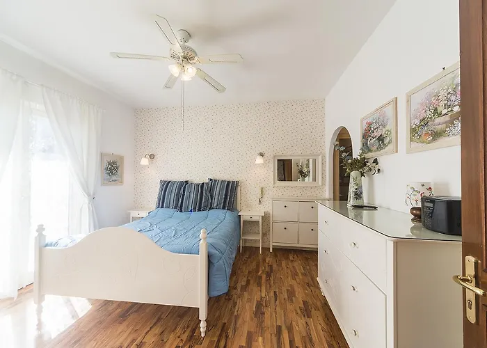 Casale Dell'insugherata 4* Rome