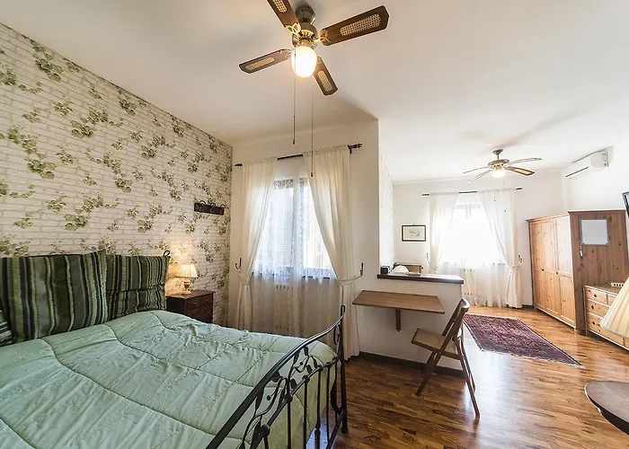 Casale Dell'insugherata Couette-café Rome